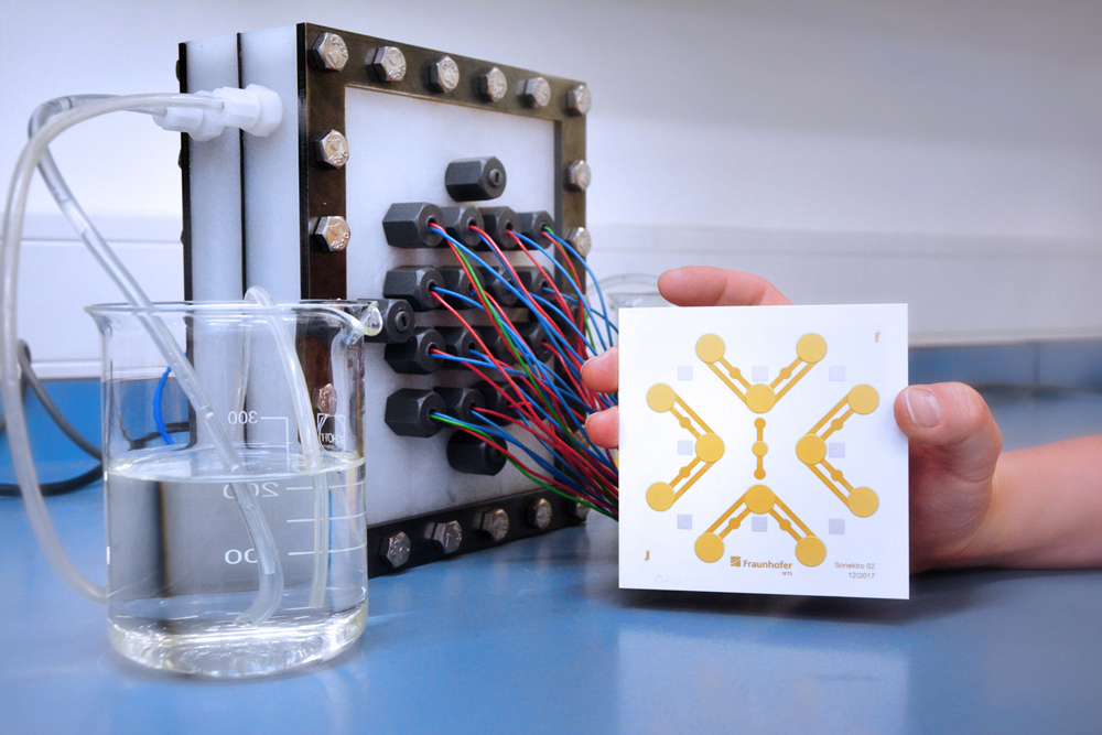 Am Fraunhofer IKTS wird gezeigt, wie man mit Strom und elektrochemischen Verfahren Abwasser reinigen kann.