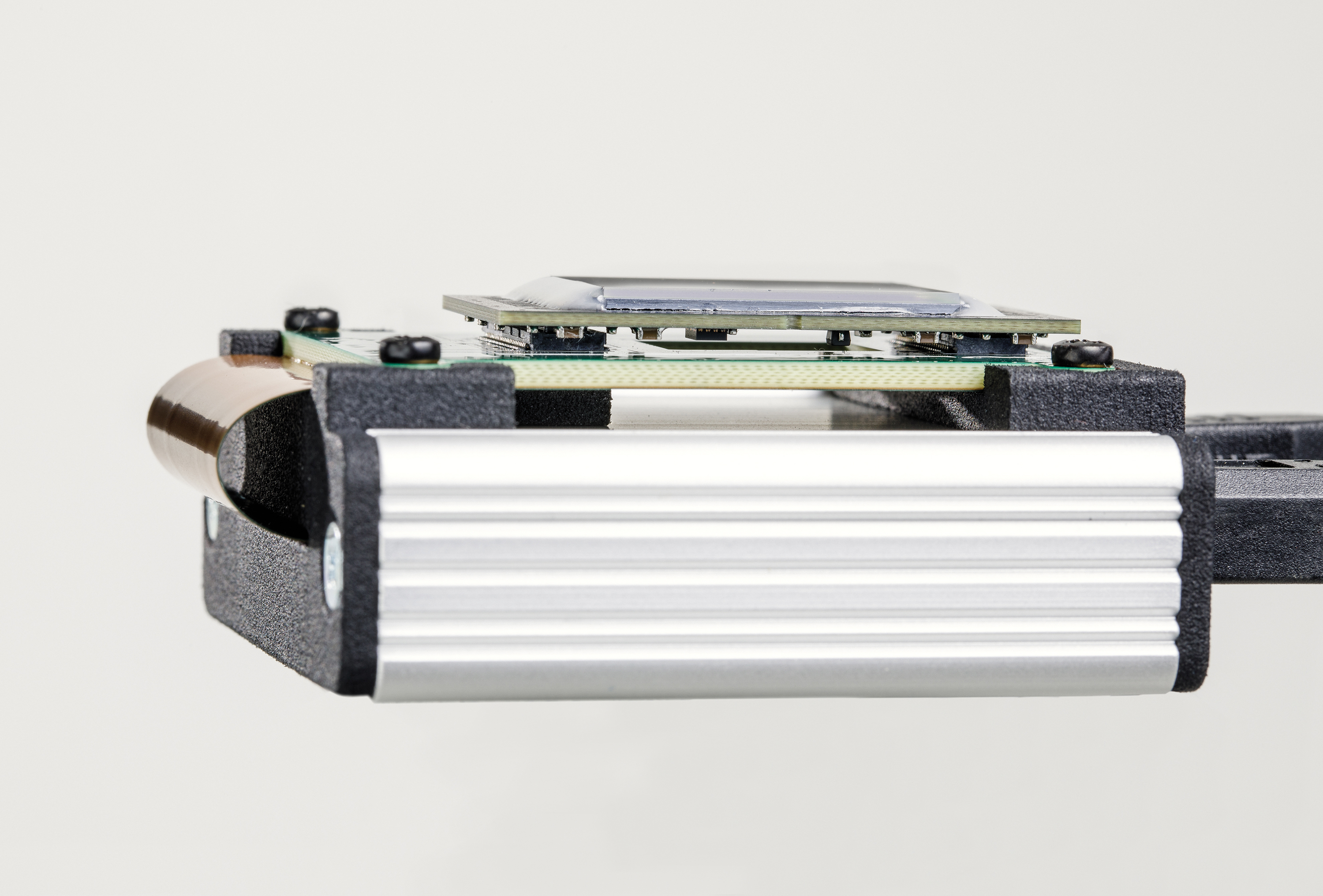 Demo-Kit des neuen WUXGA-OLED-Mikrodisplays Demo-Kit des neuen WUXGA-OLED-Mikrodisplays