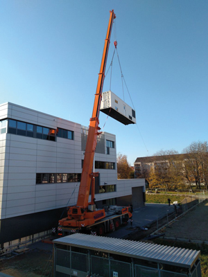 Delivery of the TABEA container at the research complex for »Resource-Saving Energy Technologies« (RESET) of the Fraunhofer Institutes Center Dresden in November 2022.