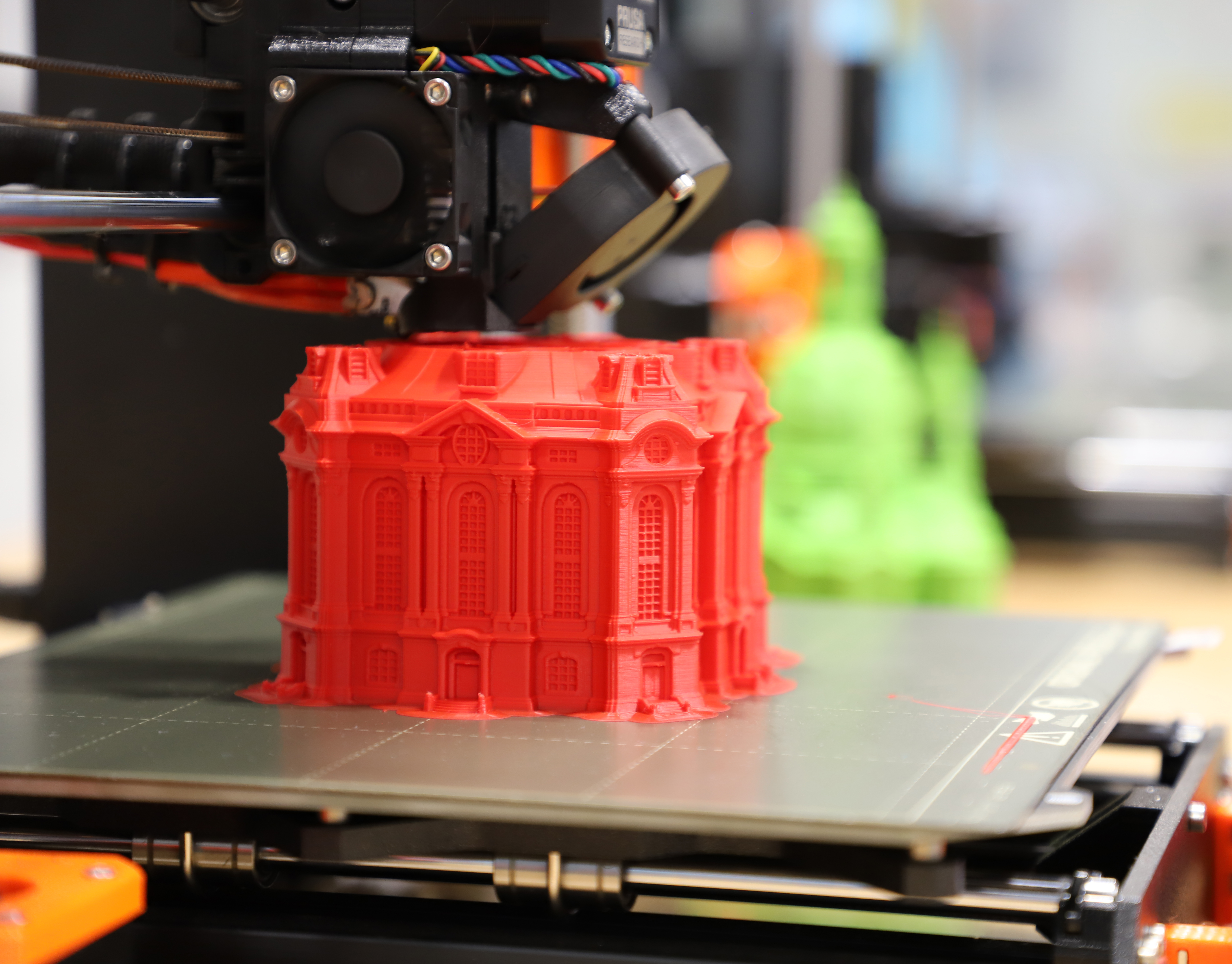 Am Fraunhofer IFAM können Sie u.a. live zuschauen, wie Bauteile Schicht für Schicht im 3D-Druck entstehen.