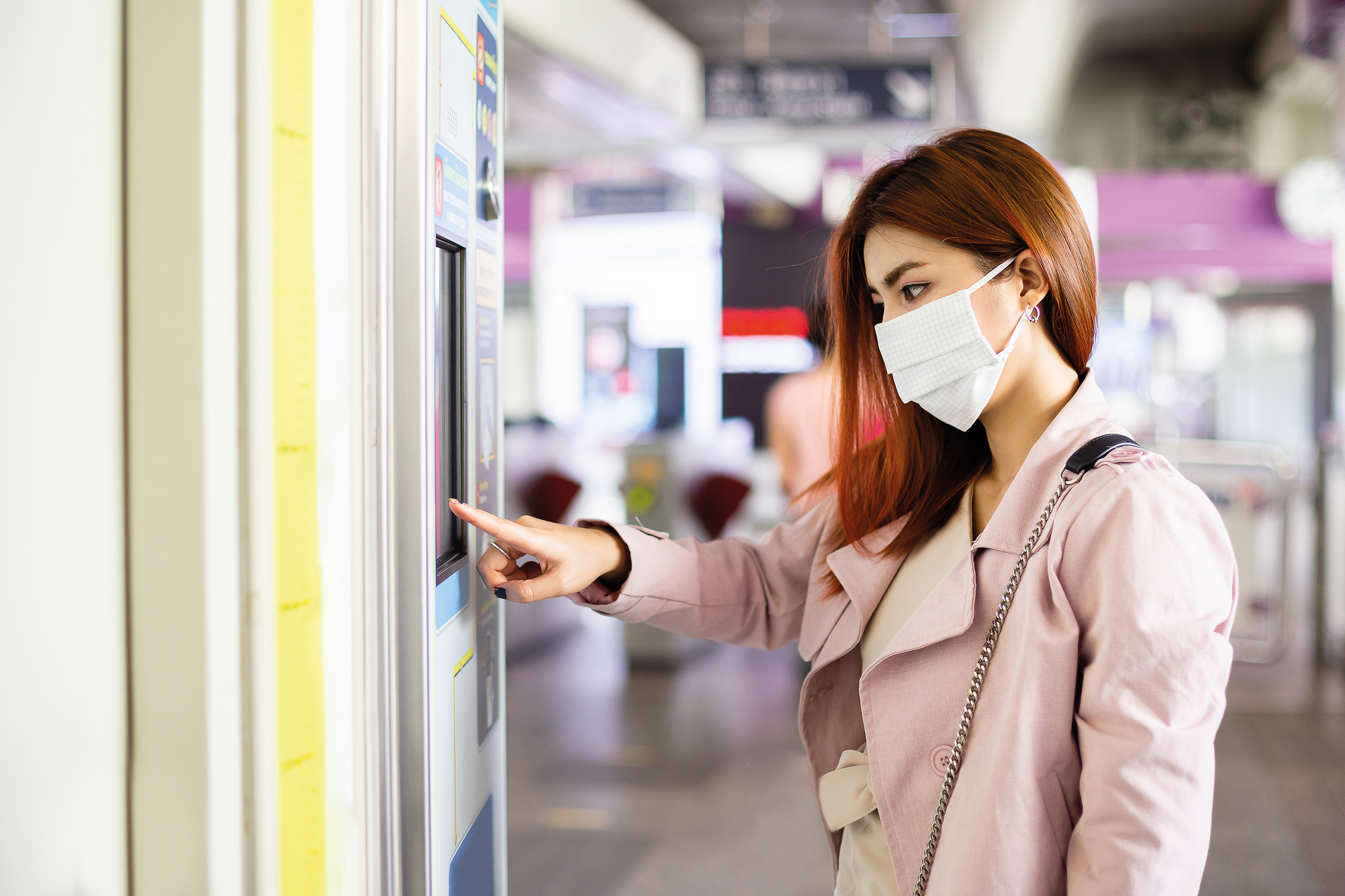 Touchscreens in public areas such as ticket machines quickly become transmitters of bacteria and germs. The "CleanScreen" project is intended to provide a remedy