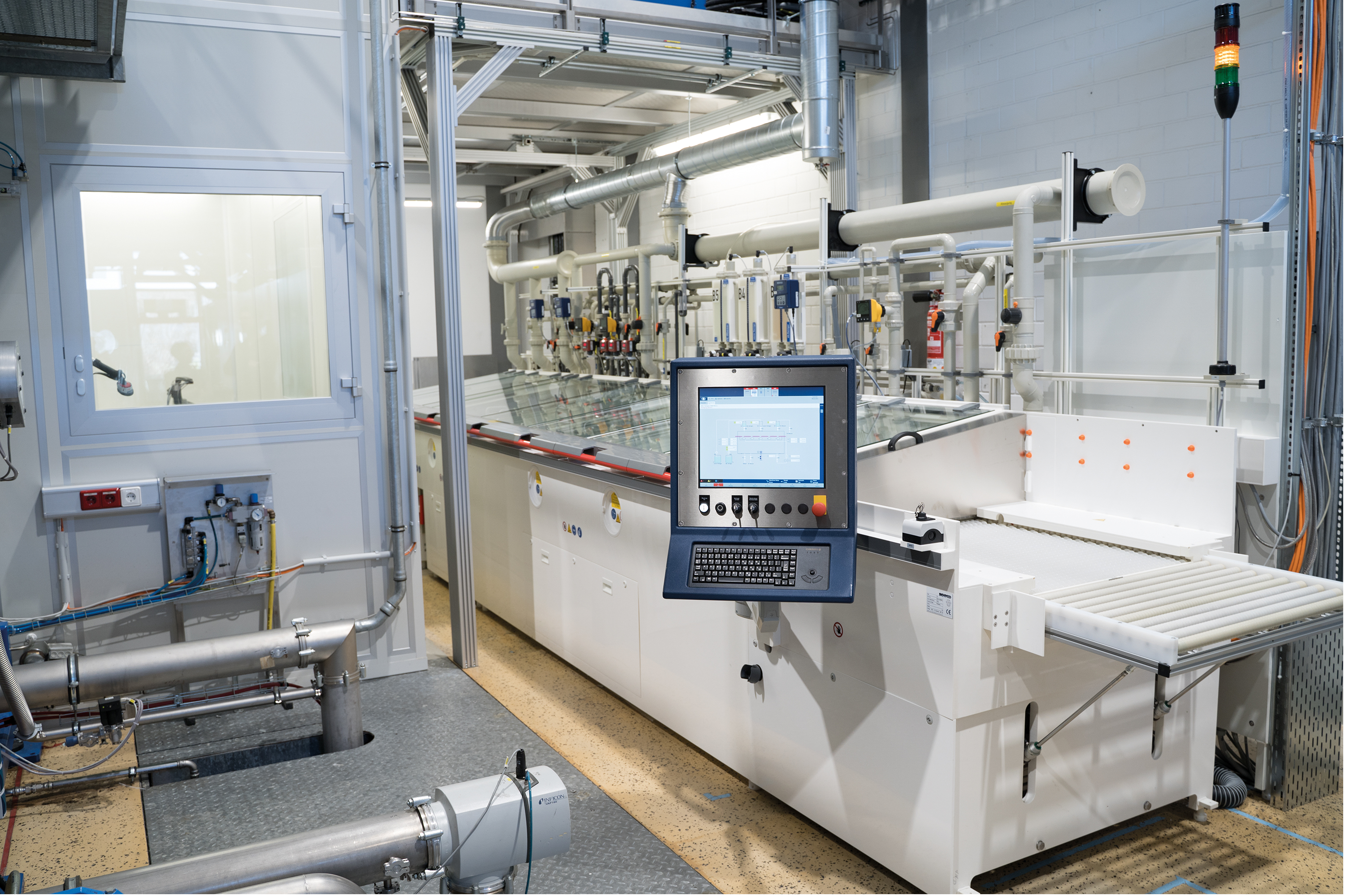Ultrasonic wet cleaning line for ultra-thin glass