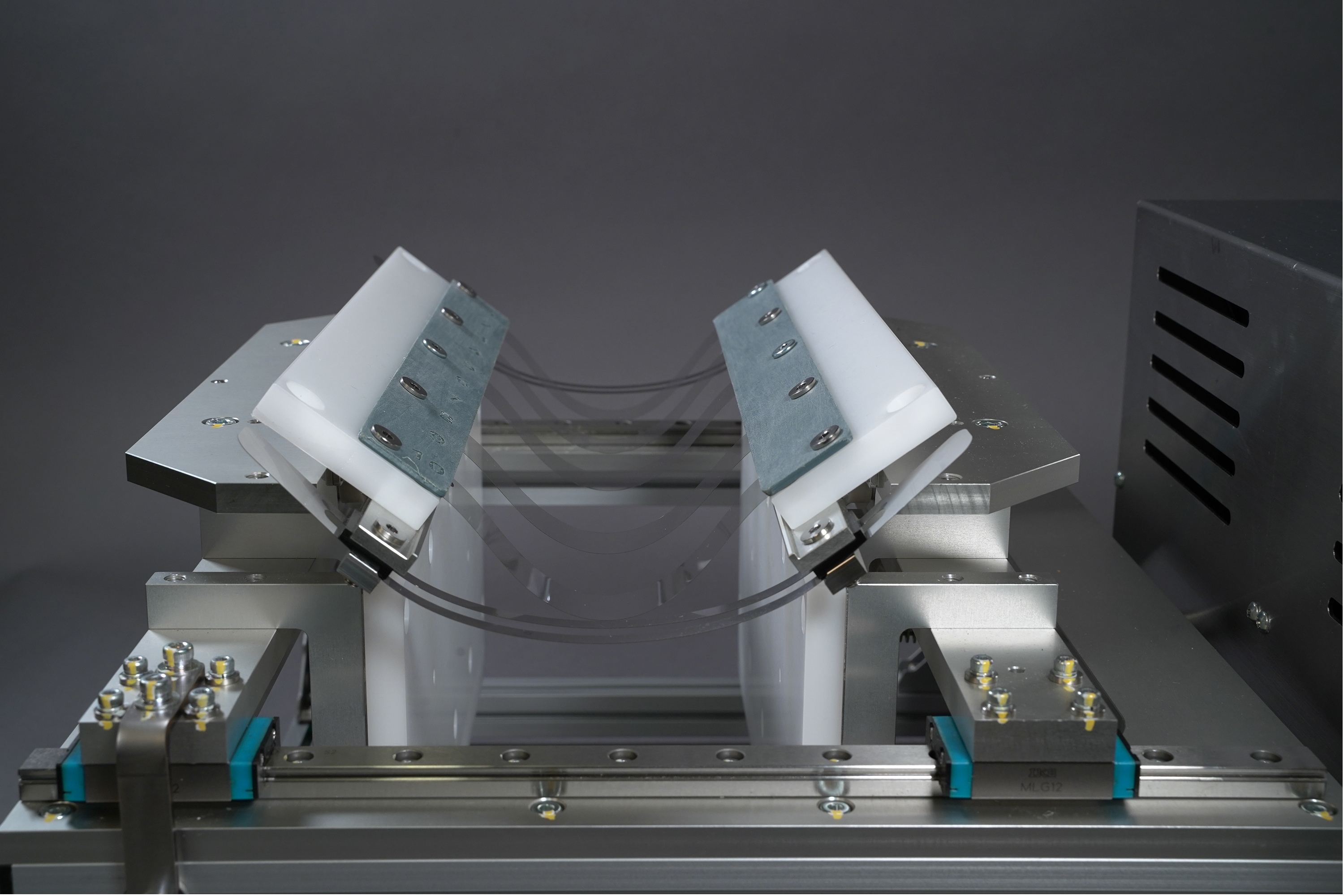 YUASA U-Shape folding tester of Bayflex Solutions, adapted to ultra-thin glass substrates