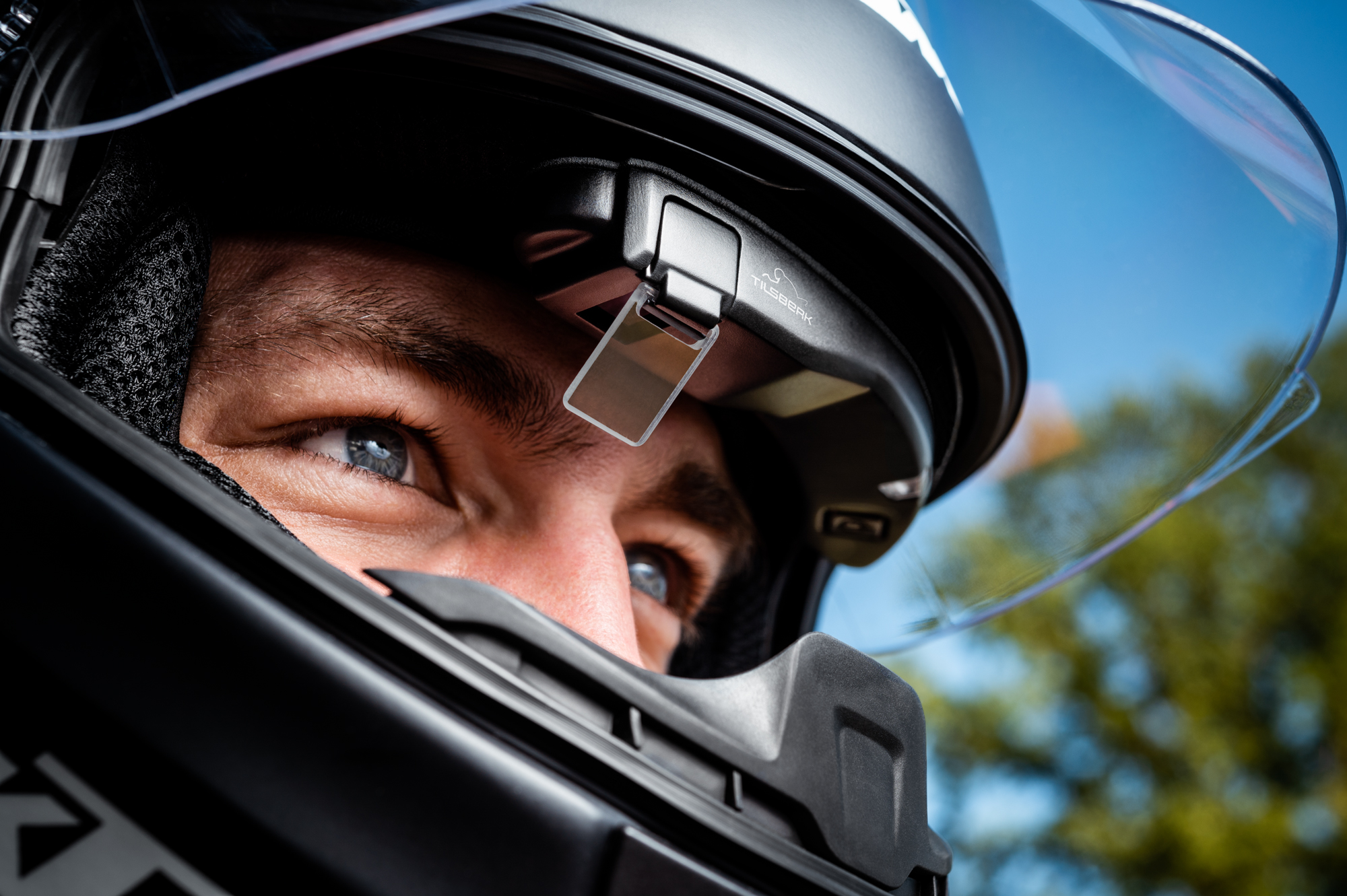 Already available and in use: The Head-Up Display for motorcycle helmets from "Tilsberk" (a brand of digades GmbH)