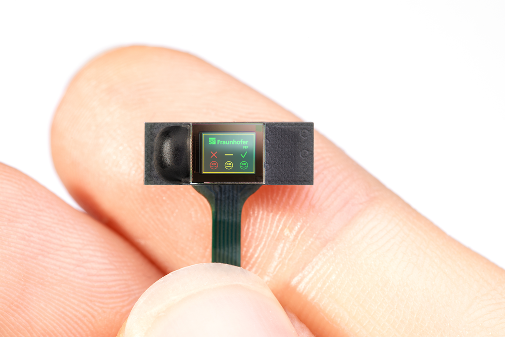 Multicolored OLED microdisplay with an extremely energy-saving control concept